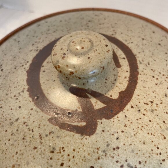 Handcrafted Stoneware Bundt Cake Pan With Lid Speckled Beige & Brown Finish Circ - Picture 11 of 13